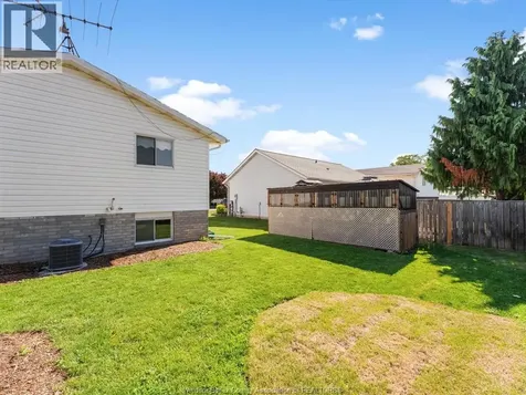 1553 Blairwood Crescent Windsor ON N8W 5M6