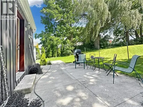 21 Fife Street West Caledonia ON N3W 1J1