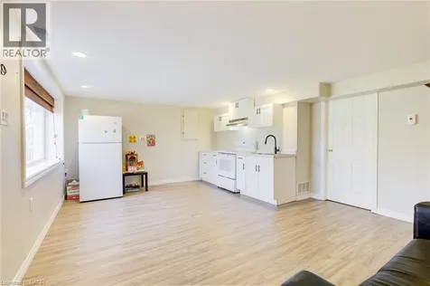 22 Blackhorne Crescent Kitchener ON N2E 1T1