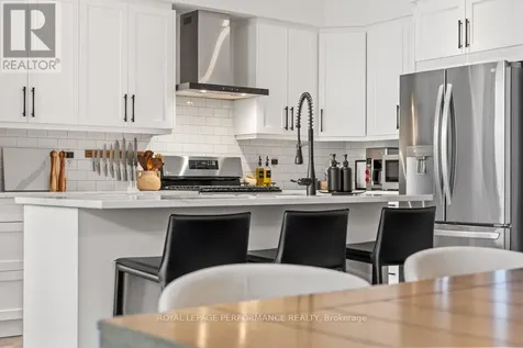 216 Badgeley Avenue Ottawa ON K2T 0A4