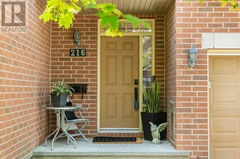 216 Badgeley Avenue Ottawa ON K2T 0A4