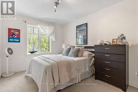 216 Badgeley Avenue Ottawa ON K2T 0A4