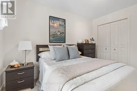 216 Badgeley Avenue Ottawa ON K2T 0A4