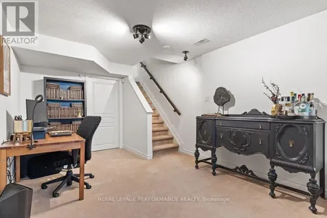 216 Badgeley Avenue Ottawa ON K2T 0A4