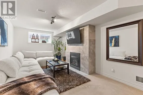 216 Badgeley Avenue Ottawa ON K2T 0A4