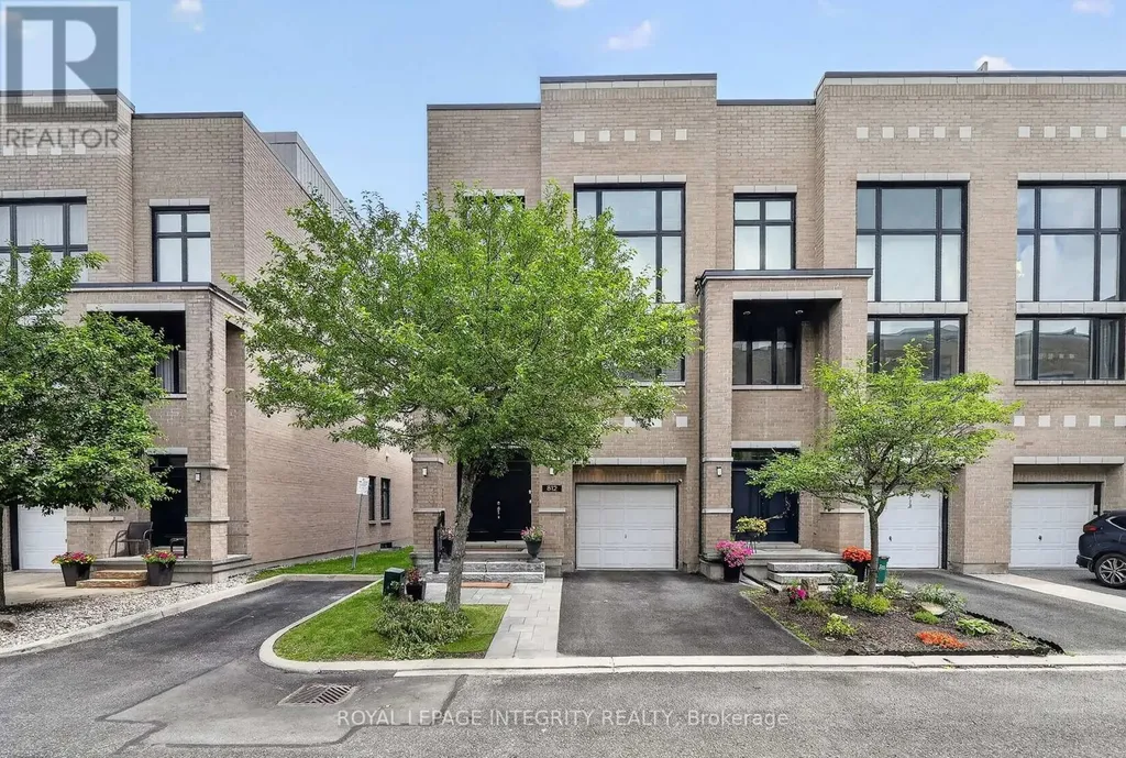 812 Petra Private Ottawa ON K2T 0G3