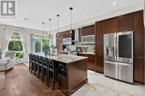 812 Petra Private Ottawa ON K2T 0G3