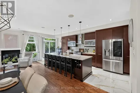 812 Petra Private Ottawa ON K2T 0G3