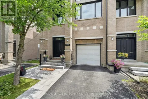 812 Petra Private Ottawa ON K2T 0G3