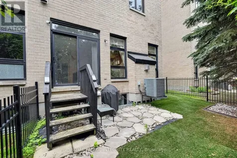 812 Petra Private Ottawa ON K2T 0G3