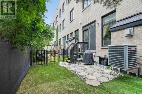 812 Petra Private Ottawa ON K2T 0G3