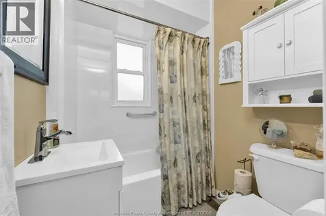 2342 Westcott Windsor ON N8W 4K7