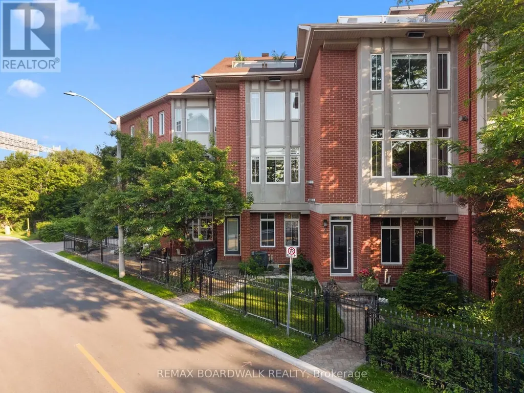 4 Harvey Street Ottawa ON K1S 5S4
