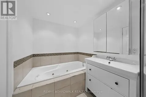 4 Harvey Street Ottawa ON K1S 5S4