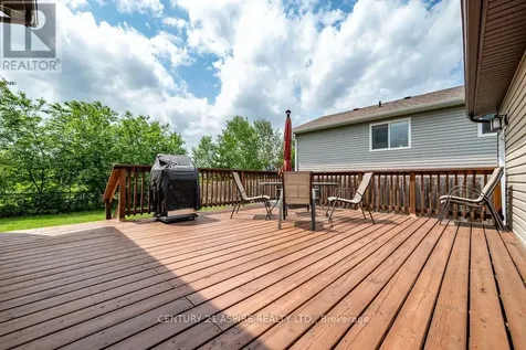 23 Boulder Creek Trail Petawawa ON K8H 0B2