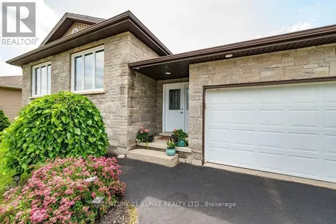23 Boulder Creek Trail Petawawa ON K8H 0B2