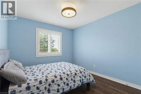 2092 English Crescent Burlington ON L7L 7B3