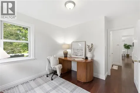 16 Carrington Court Ancaster ON L9G 1R1