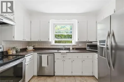 16 Carrington Court Ancaster ON L9G 1R1