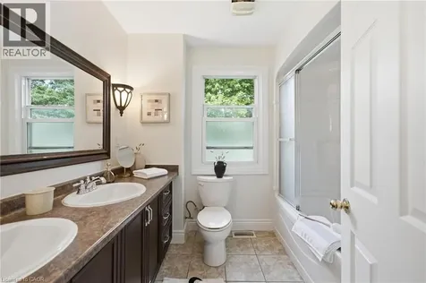 16 Carrington Court Ancaster ON L9G 1R1