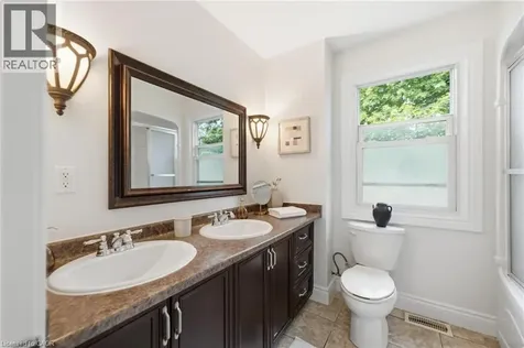 16 Carrington Court Ancaster ON L9G 1R1