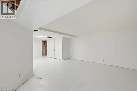 16 Carrington Court Ancaster ON L9G 1R1