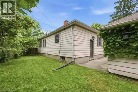 16 Carrington Court Ancaster ON L9G 1R1