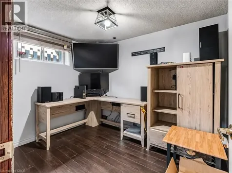 16 Juniper Drive Stoney Creek ON L8E 4C6