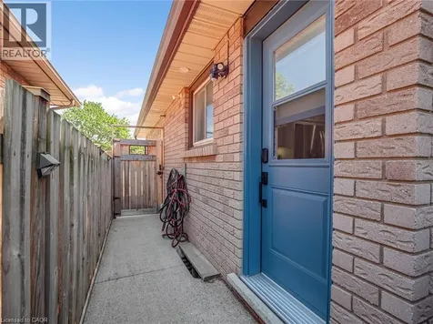 16 Juniper Drive Stoney Creek ON L8E 4C6