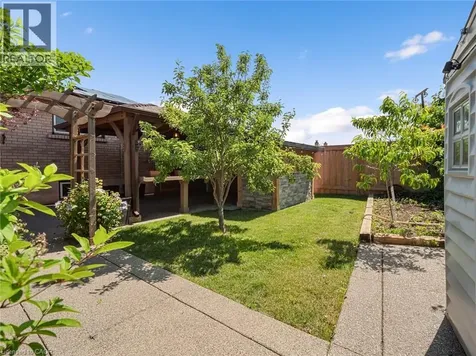16 Juniper Drive Stoney Creek ON L8E 4C6