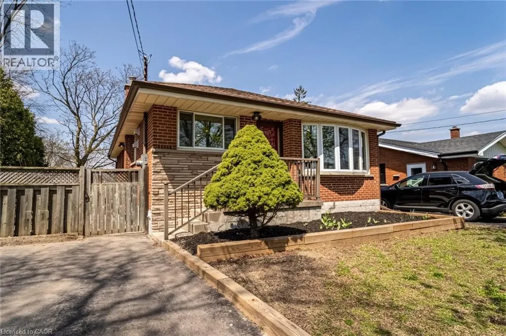 146 Welbourn Drive Hamilton ON L9A 3N4
