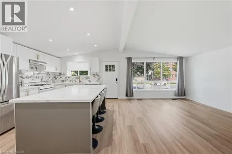 9 Bishopsgate Avenue Hamilton ON L8V 3K3