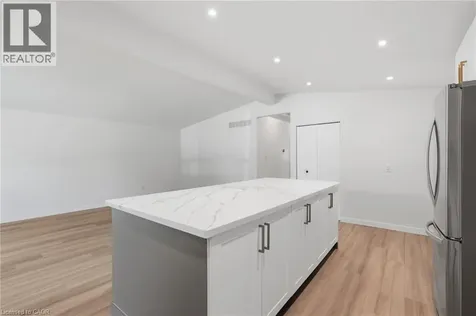9 Bishopsgate Avenue Hamilton ON L8V 3K3