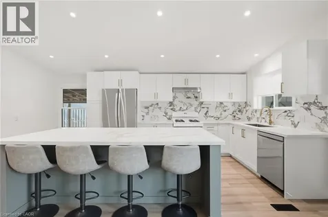 9 Bishopsgate Avenue Hamilton ON L8V 3K3