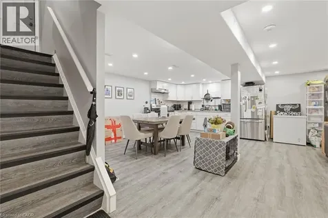 9 Bishopsgate Avenue Hamilton ON L8V 3K3