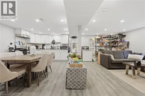 9 Bishopsgate Avenue Hamilton ON L8V 3K3