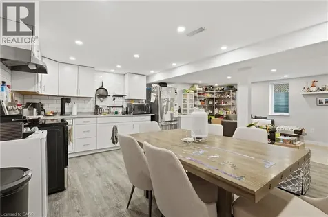 9 Bishopsgate Avenue Hamilton ON L8V 3K3