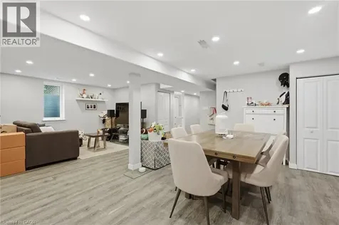 9 Bishopsgate Avenue Hamilton ON L8V 3K3