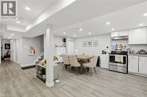 9 Bishopsgate Avenue Hamilton ON L8V 3K3