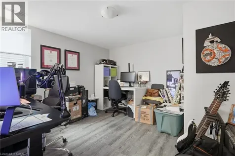 9 Bishopsgate Avenue Hamilton ON L8V 3K3