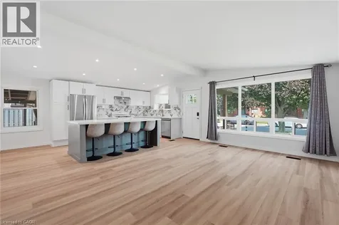 9 Bishopsgate Avenue Hamilton ON L8V 3K3