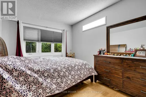 1299 Meadowlands Drive East Ottawa ON K2E 6K4