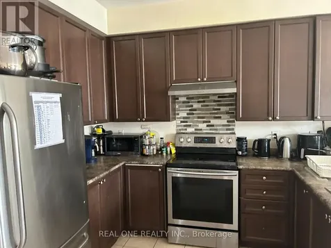 18 Troyer Avenue Toronto (york University Heights) ON M3J 3S6