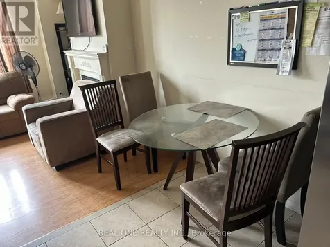 18 Troyer Avenue Toronto (york University Heights) ON M3J 3S6