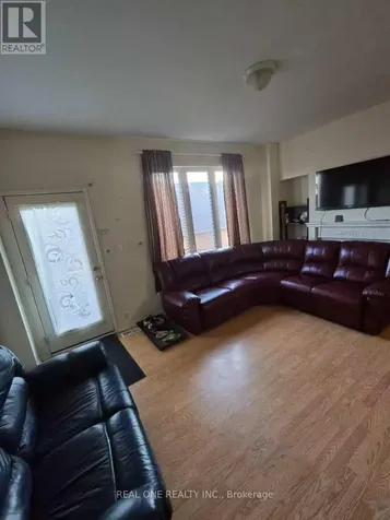 18 Troyer Avenue Toronto (york University Heights) ON M3J 3S6