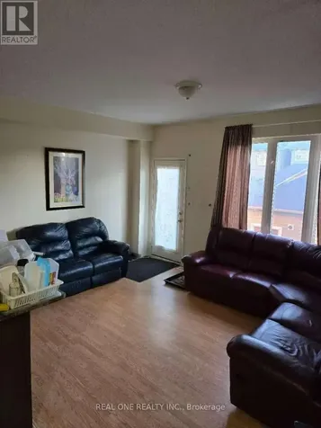 18 Troyer Avenue Toronto (york University Heights) ON M3J 3S6