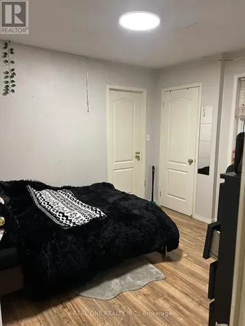 18 Troyer Avenue Toronto (york University Heights) ON M3J 3S6