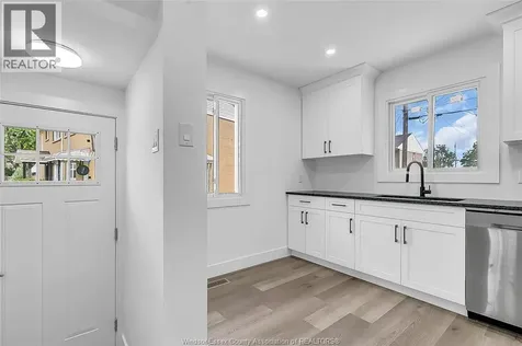 2123 Secord Windsor ON N9B 1T2