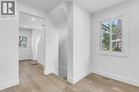 2123 Secord Windsor ON N9B 1T2