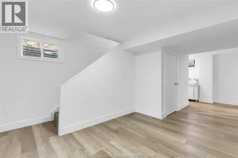 2123 Secord Windsor ON N9B 1T2